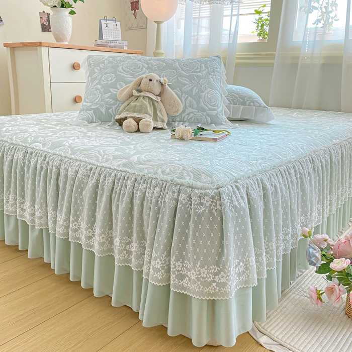 91家纺网 家纺一手货源 找家纺 伊人坊 2026新款A类550克凉感提花值过0.21冰豆豆家用凉席子三件套夏季-床裙款 玫瑰－绿