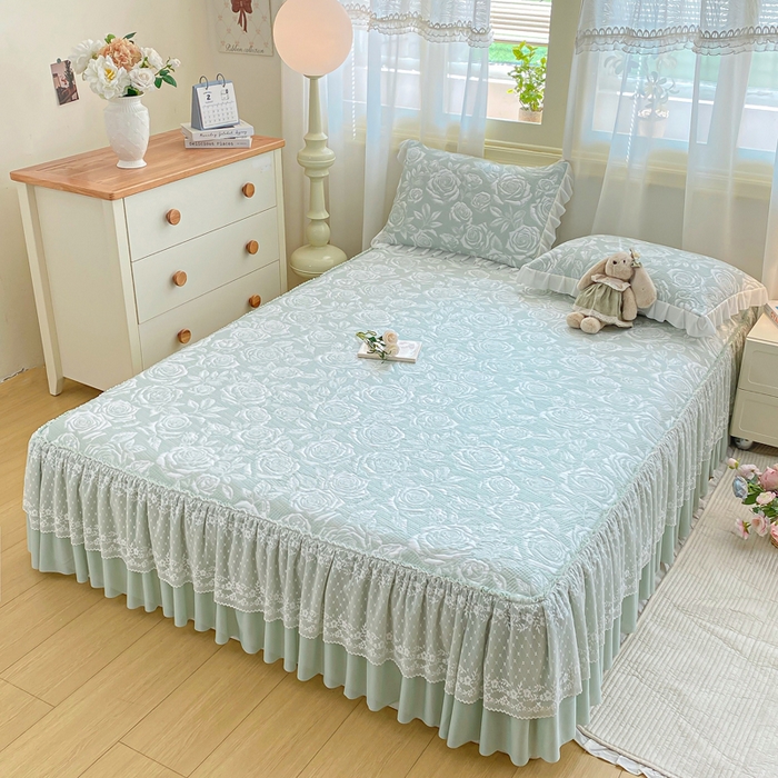 91家纺网 家纺一手货源 找家纺 伊人坊 2026新款A类550克凉感提花值过0.21冰豆豆家用凉席子三件套夏季-床裙款 玫瑰－绿