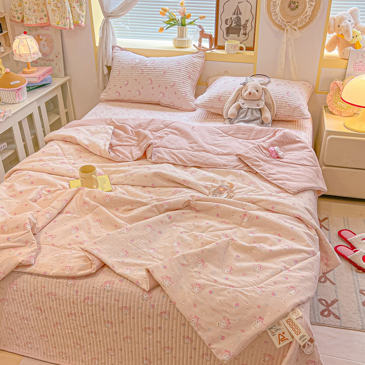 91家纺网 家纺一手货源 找家纺 乐逸家纺  2026新款A类云感双层纱夏被床盖四件套 粉粉兔