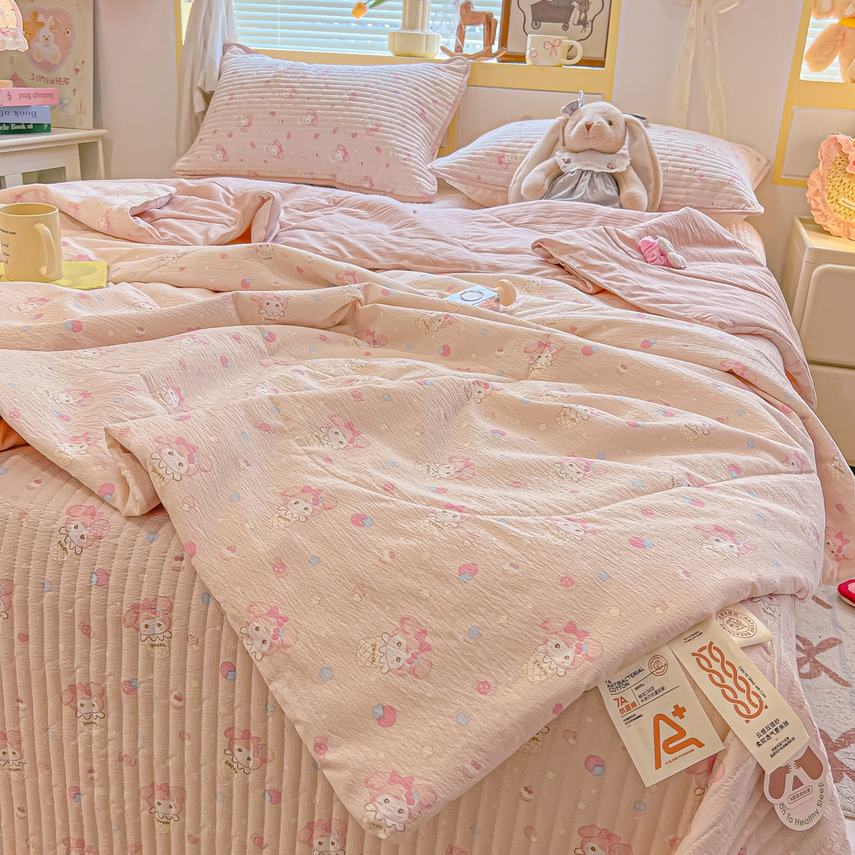 91家纺网 家纺一手货源 找家纺 乐逸家纺  2026新款A类云感双层纱夏被床盖四件套 粉粉兔