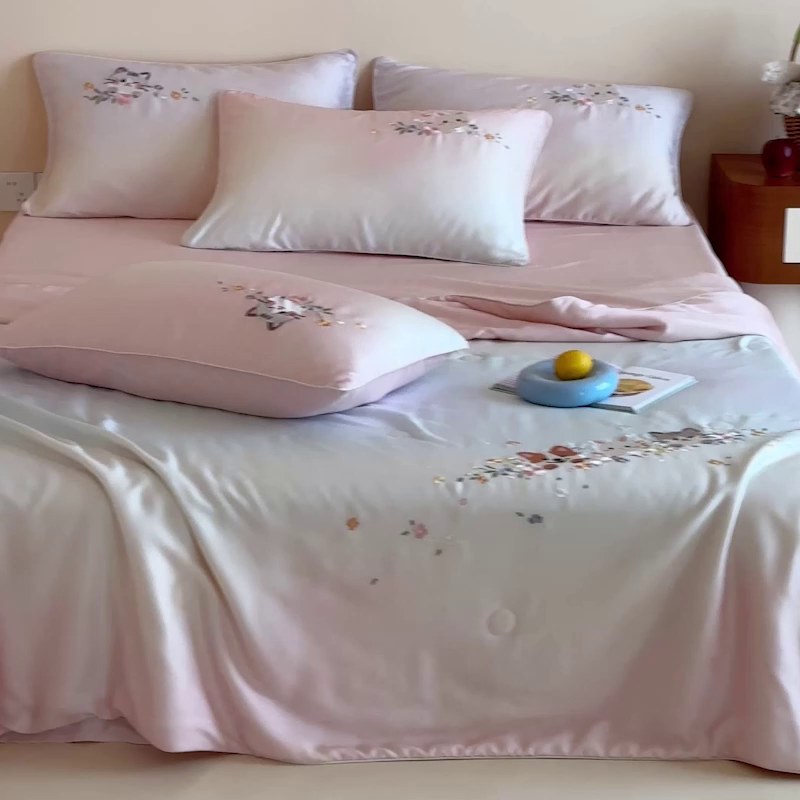 91家纺网 家纺一手货源 找家纺 （总）爱缦 2026新款60s兰精天丝数码印花绣花夏被空调被夏凉被四件套