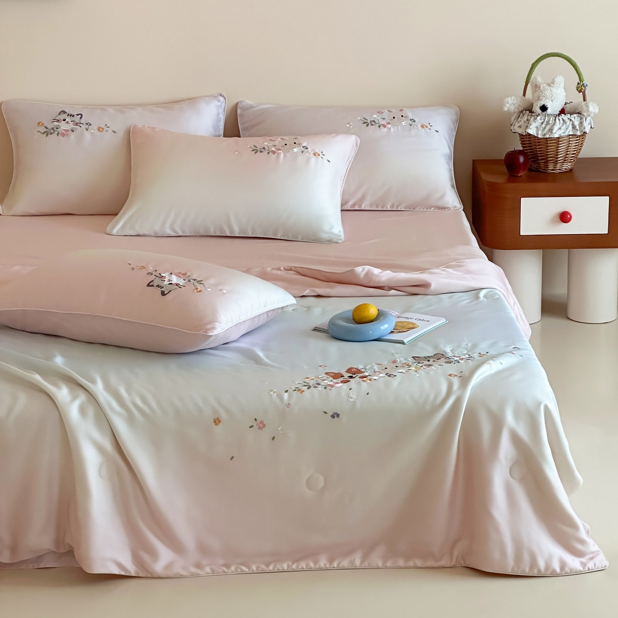 91家纺网 家纺一手货源 找家纺 （总）爱缦 2026新款60s兰精天丝数码印花绣花夏被空调被夏凉被四件套