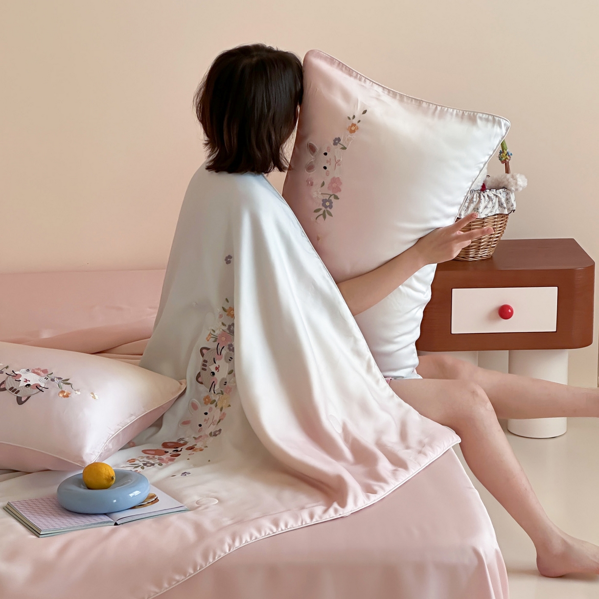 91家纺网 家纺一手货源 找家纺 （总）爱缦 2026新款60s兰精天丝数码印花绣花夏被空调被夏凉被四件套