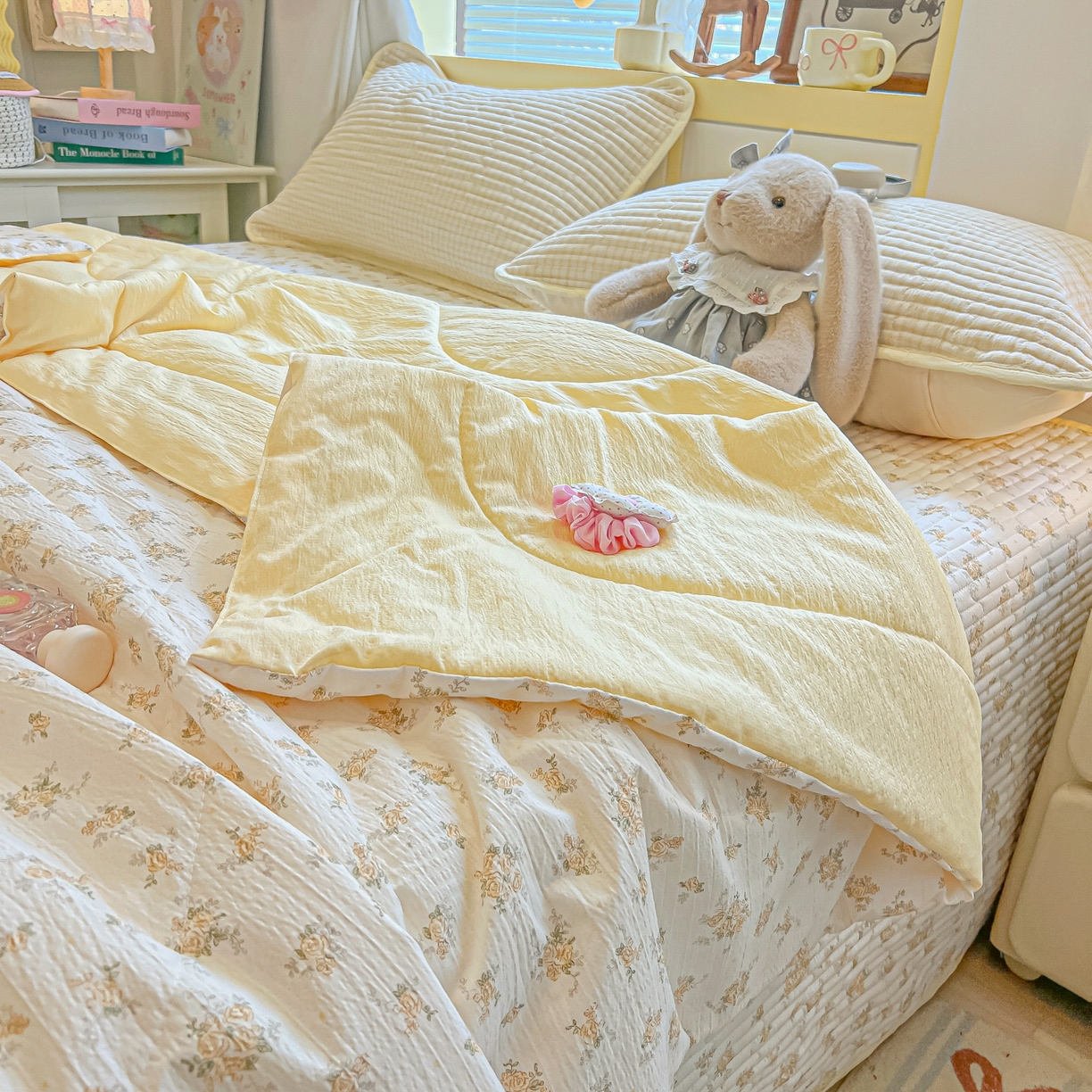 91家纺网 家纺一手货源 找家纺 乐逸家纺  2026新款A类云感双层纱夏被床盖四件套 暖花