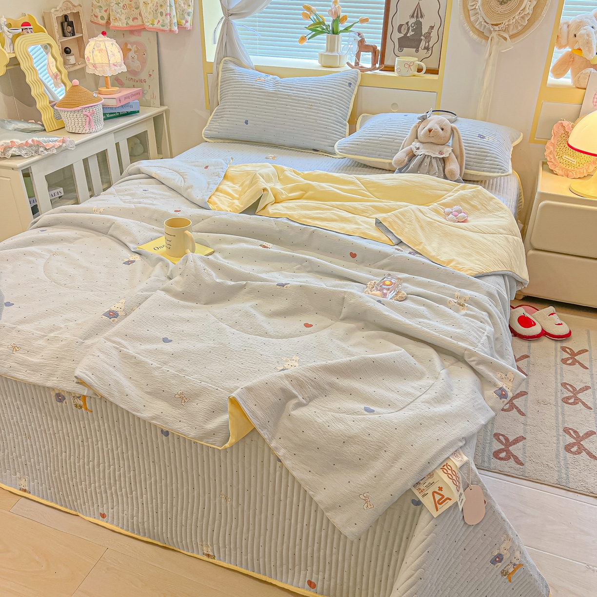 91家纺网 家纺一手货源 找家纺 乐逸家纺  2026新款A类云感双层纱夏被床盖四件套 兔眠