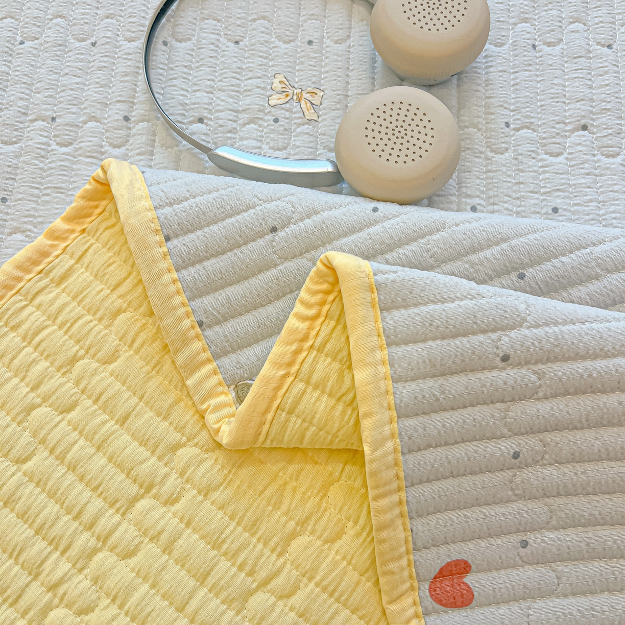 91家纺网 家纺一手货源 找家纺 乐逸家纺  2026新款A类云感双层纱夏被床盖四件套 兔眠