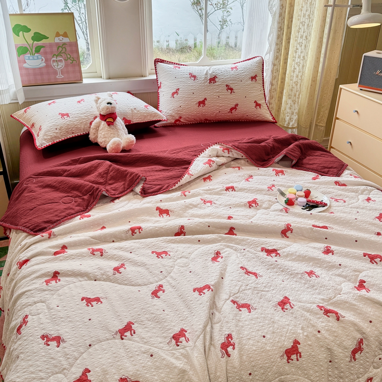 91家纺网 家纺一手货源 找家纺 慕澄家纺 2026新款泡芙棉贝壳边印花夏被四件套 夏被-红马星野