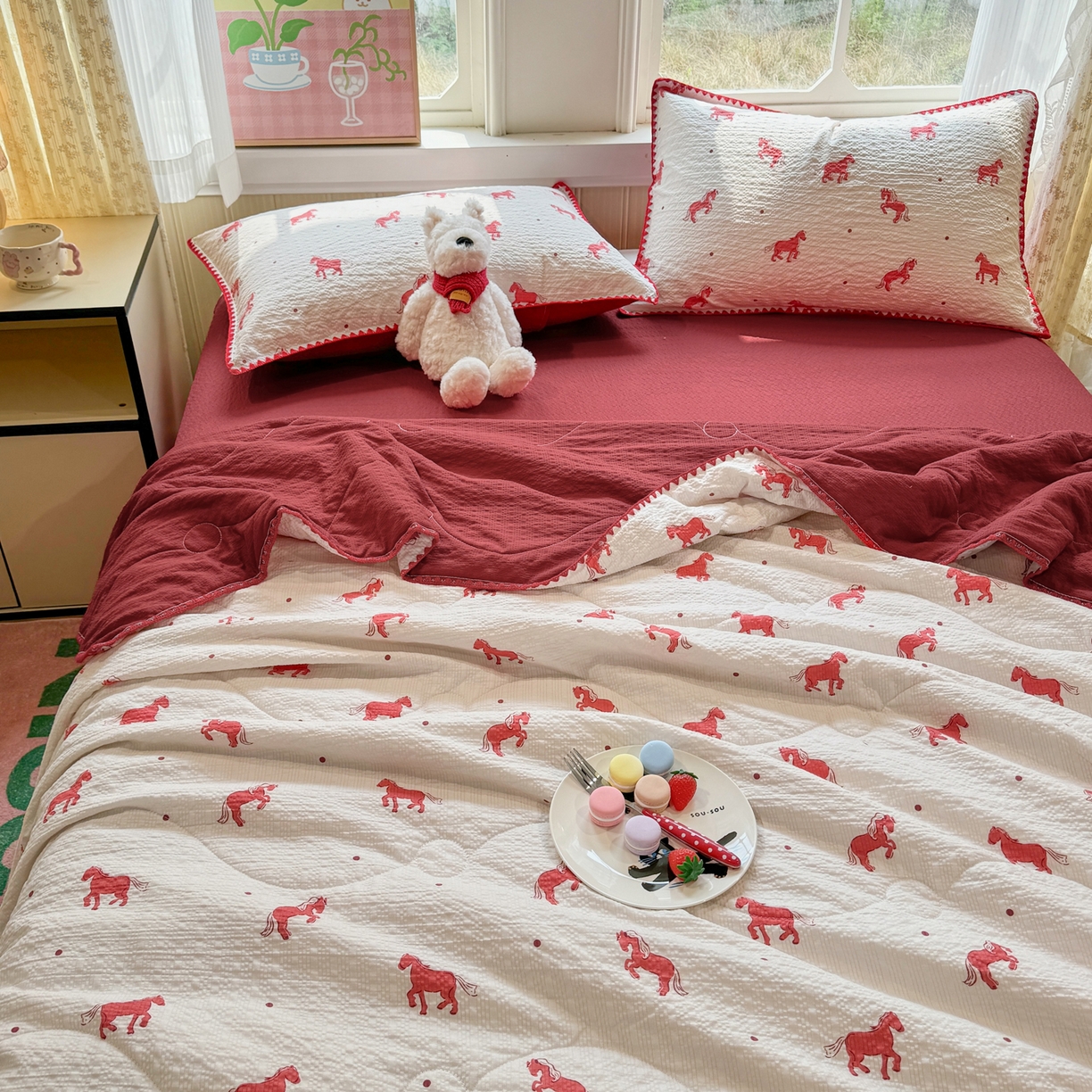 91家纺网 家纺一手货源 找家纺 慕澄家纺 2026新款泡芙棉贝壳边印花夏被四件套 夏被-红马星野