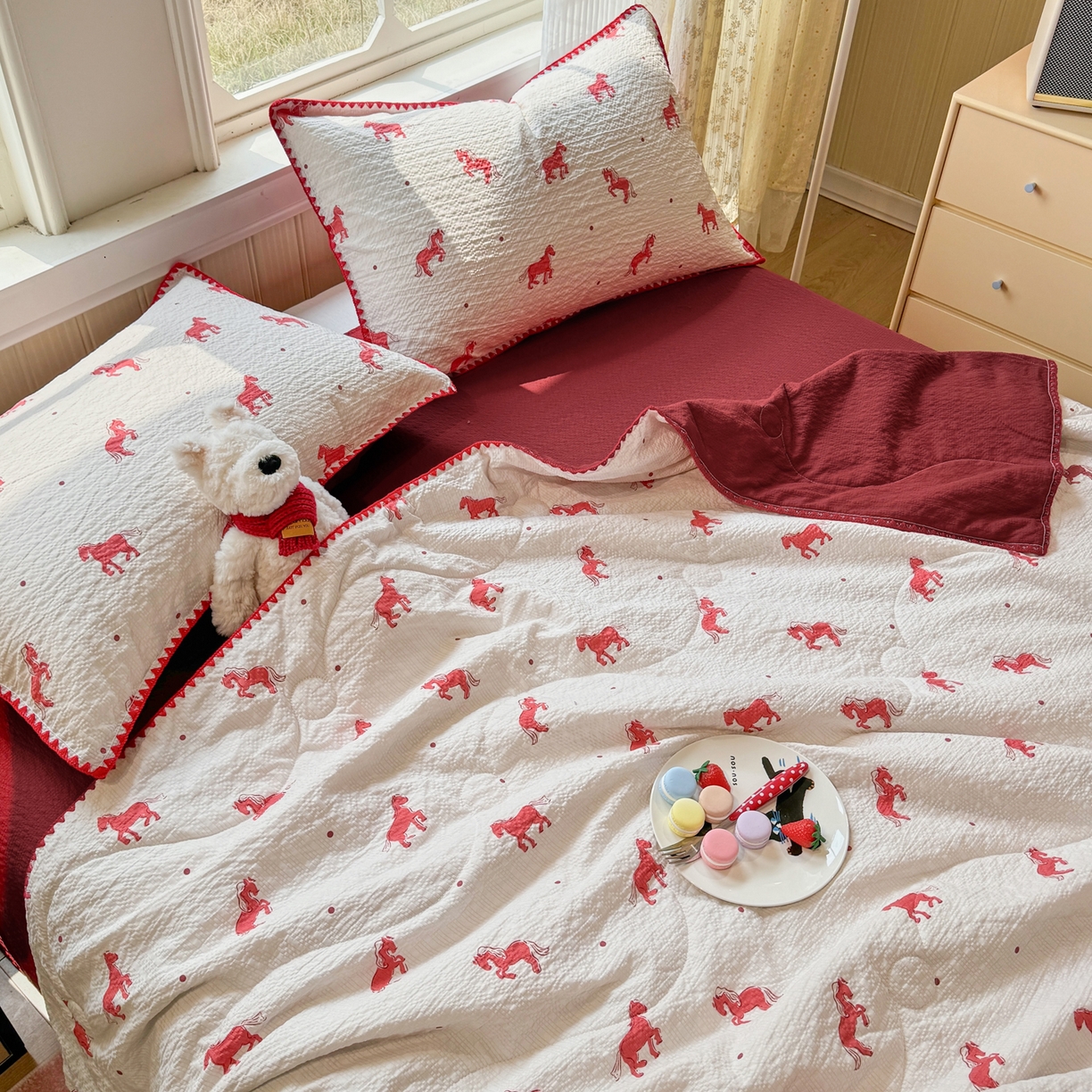 91家纺网 家纺一手货源 找家纺 慕澄家纺 2026新款泡芙棉贝壳边印花夏被四件套 夏被-红马星野