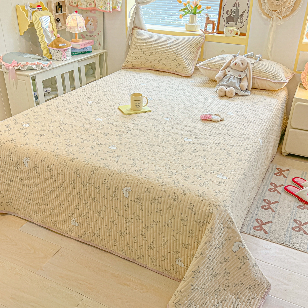 91家纺网 家纺一手货源 找家纺 乐逸家纺  2026新款A类云感双层纱夏被床盖四件套 小兔密语