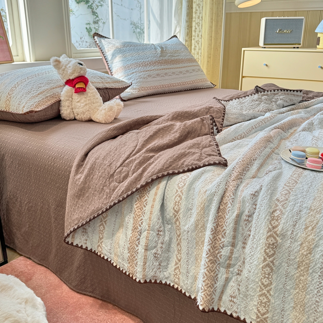 91家纺网 家纺一手货源 找家纺 慕澄家纺 2026新款泡芙棉贝壳边印花夏被四件套 夏被-焦糖海盐
