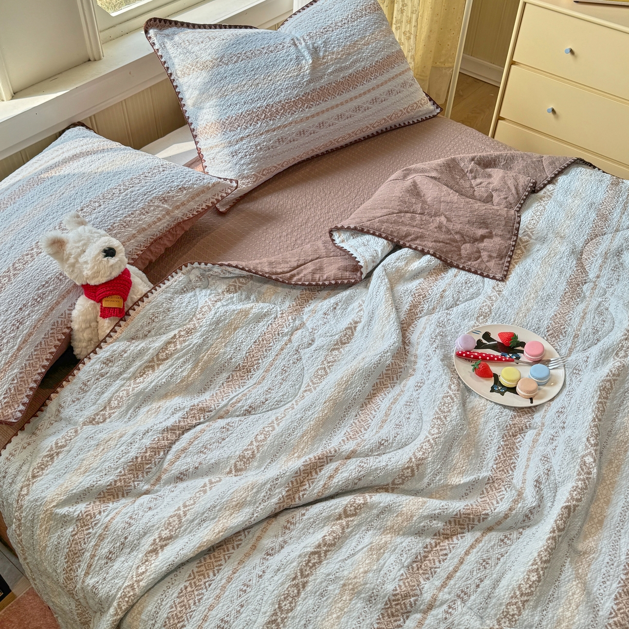 91家纺网 家纺一手货源 找家纺 慕澄家纺 2026新款泡芙棉贝壳边印花夏被四件套 夏被-焦糖海盐