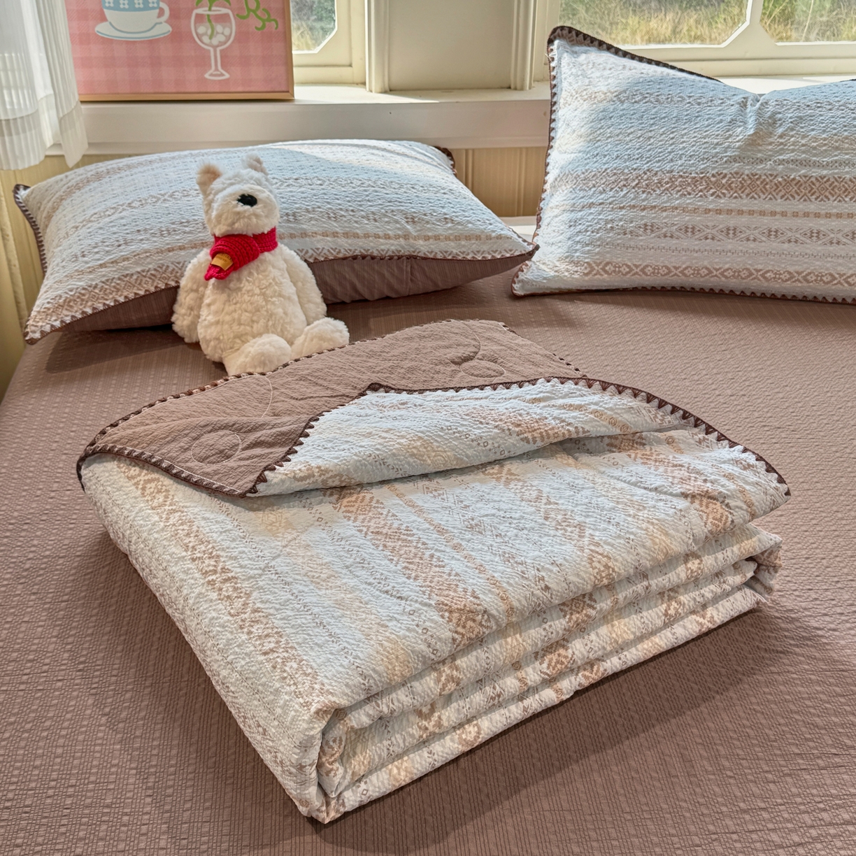 91家纺网 家纺一手货源 找家纺 慕澄家纺 2026新款泡芙棉贝壳边印花夏被四件套 夏被-焦糖海盐