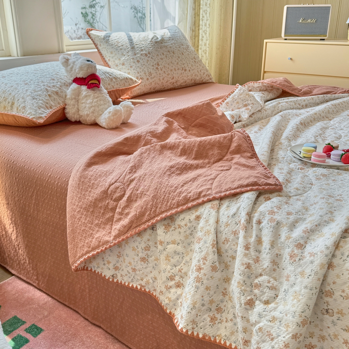 91家纺网 家纺一手货源 找家纺 慕澄家纺 2026新款泡芙棉贝壳边印花夏被四件套 夏被-奶橘小甜梦