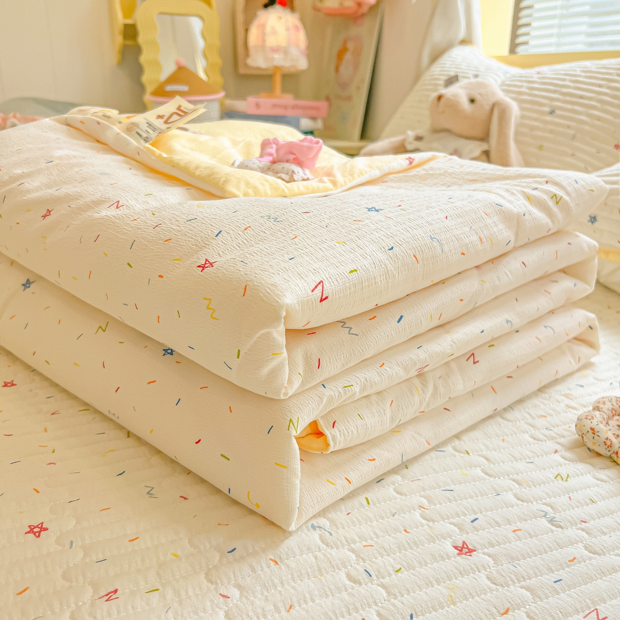 91家纺网 家纺一手货源 找家纺 乐逸家纺  2026新款A类云感双层纱夏被床盖四件套 织梦