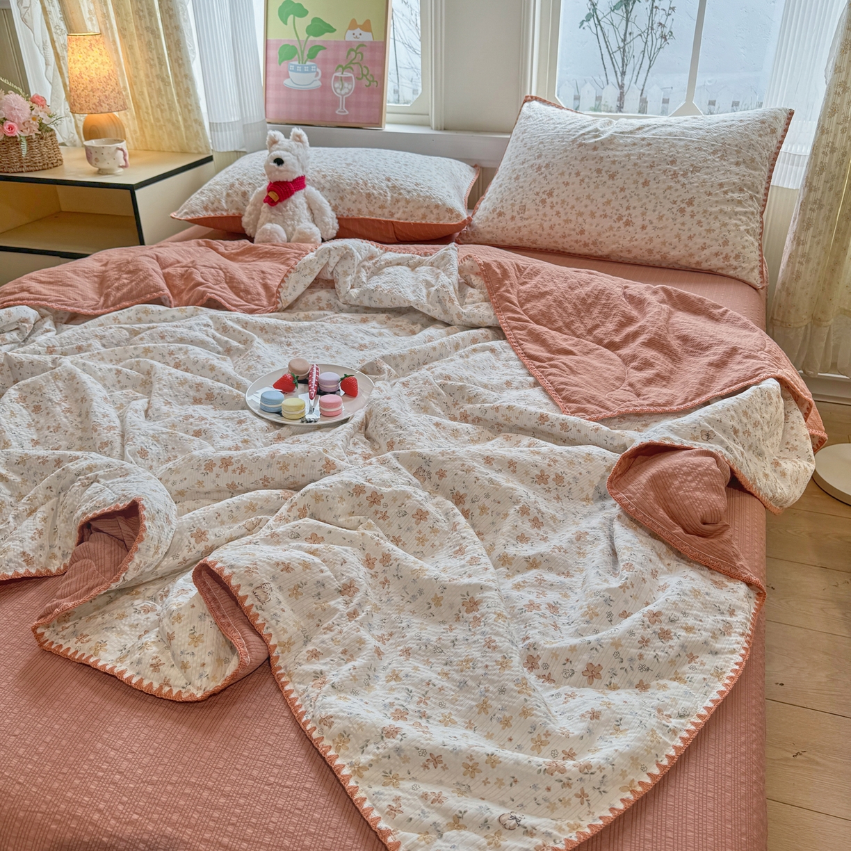 91家纺网 家纺一手货源 找家纺 慕澄家纺 2026新款泡芙棉贝壳边印花夏被四件套 夏被-奶橘小甜梦