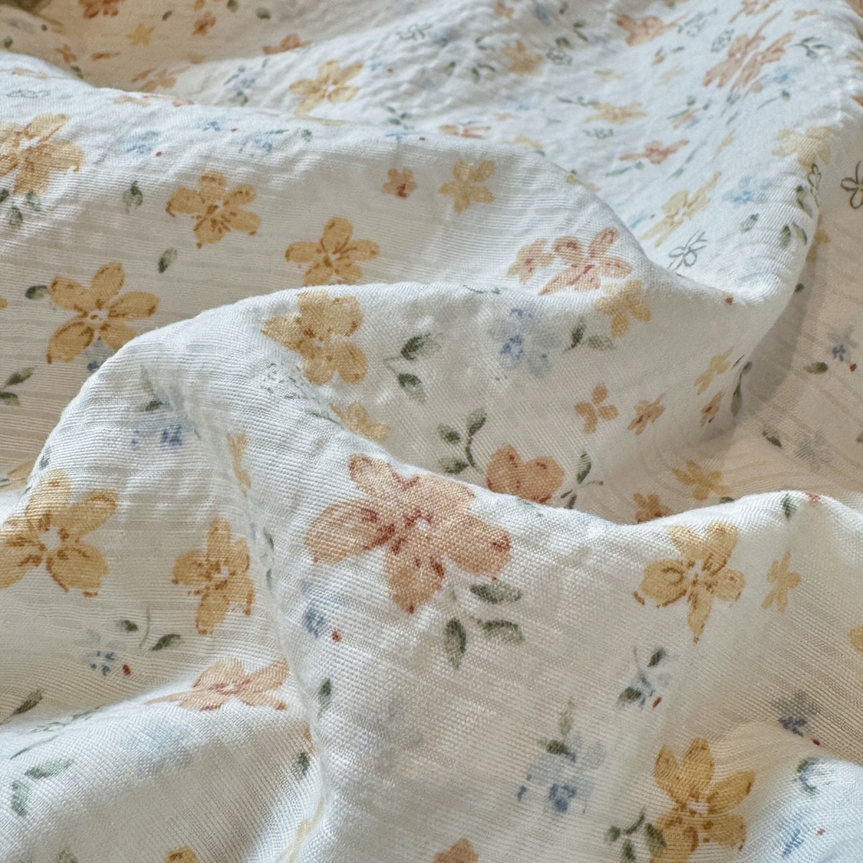 91家纺网 家纺一手货源 找家纺 慕澄家纺 2026新款泡芙棉贝壳边印花夏被四件套 夏被-奶橘小甜梦