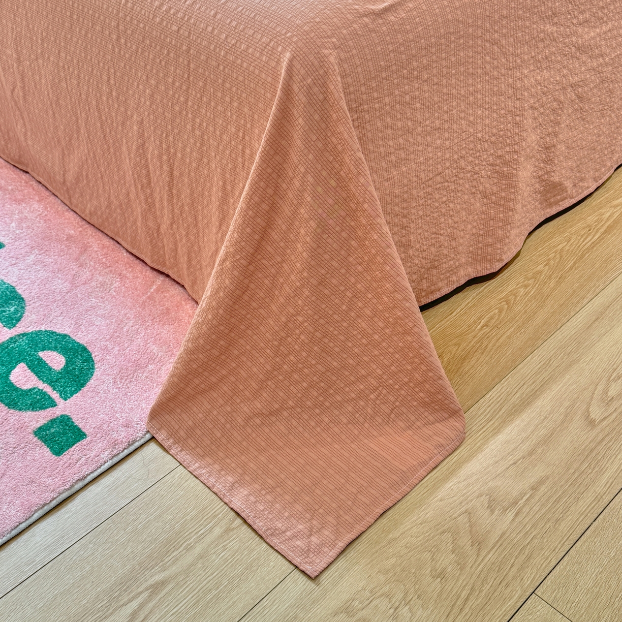 91家纺网 家纺一手货源 找家纺 慕澄家纺 2026新款泡芙棉贝壳边印花夏被四件套 夏被-奶橘小甜梦