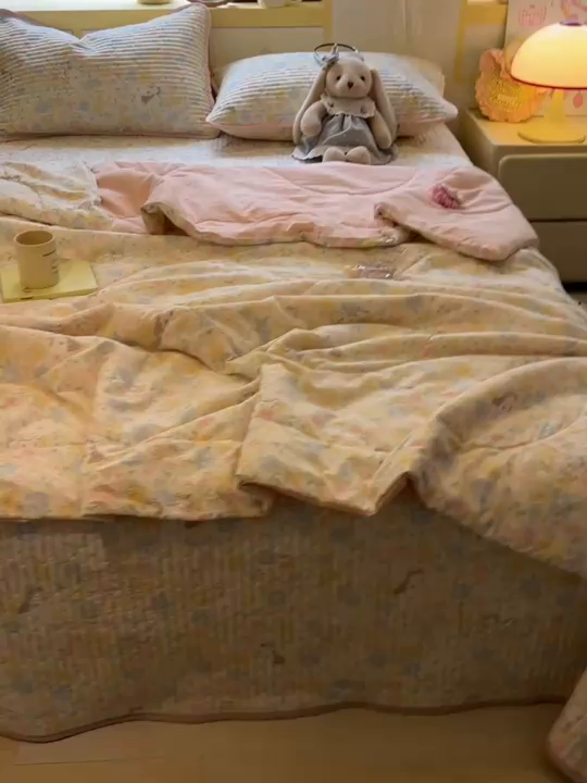 91家纺网 家纺一手货源 找家纺 乐逸家纺  2026新款A类云感双层纱夏被床盖四件套 粉调