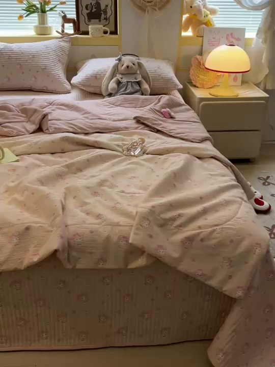 91家纺网 家纺一手货源 找家纺 乐逸家纺  2026新款A类云感双层纱夏被床盖四件套 粉粉兔