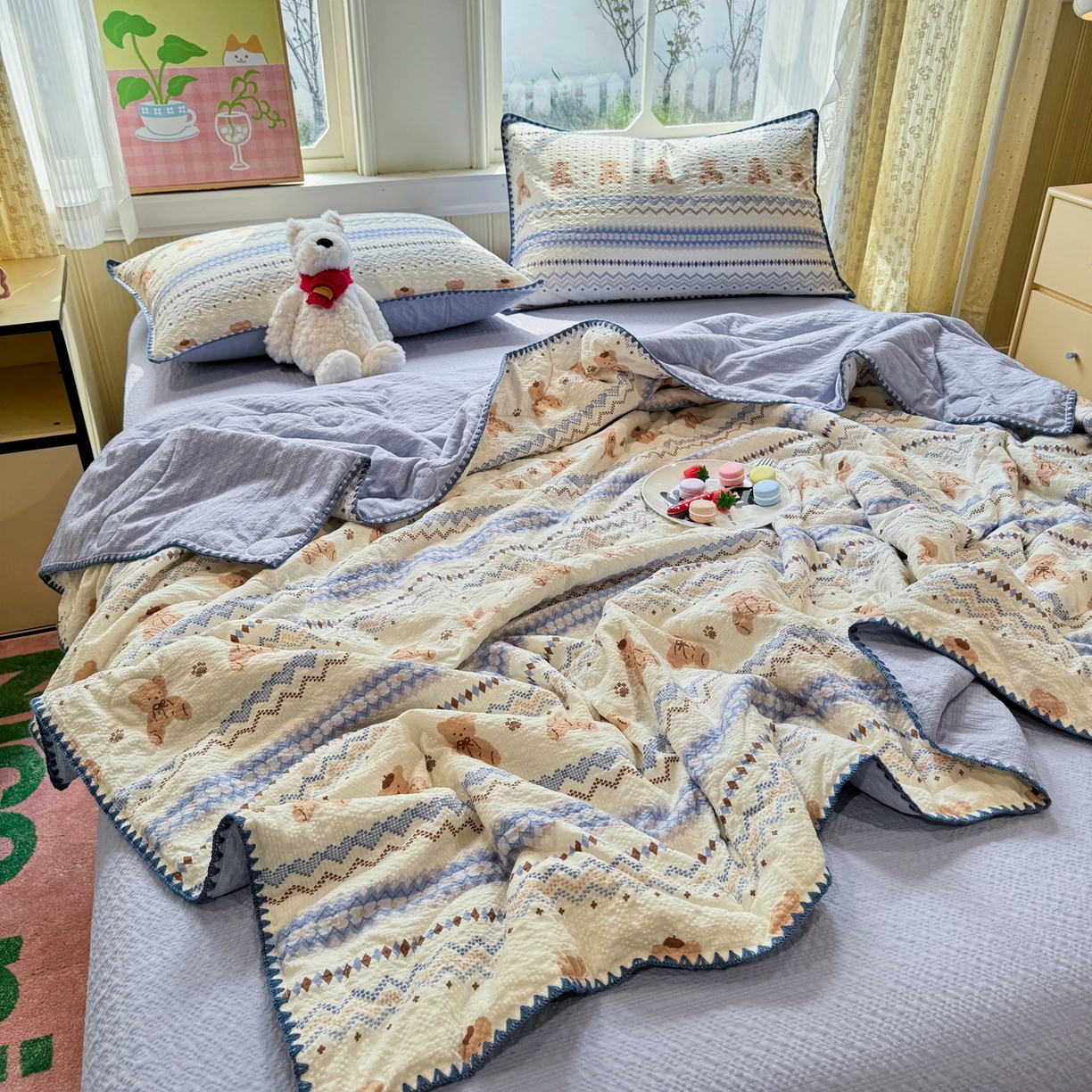 91家纺网 家纺一手货源 找家纺 慕澄家纺 2026新款泡芙棉贝壳边印花夏被四件套 夏被-奶蓝部落