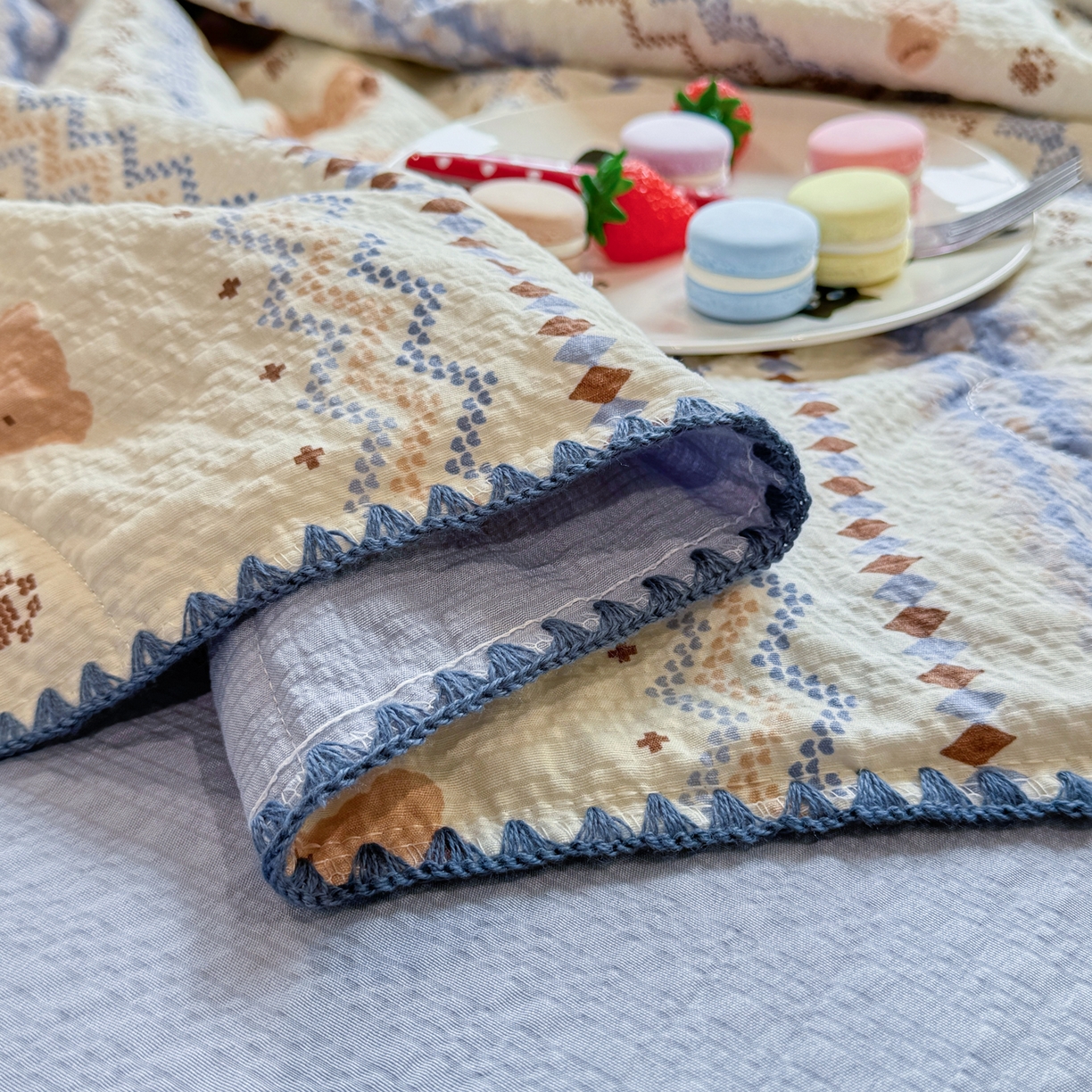 91家纺网 家纺一手货源 找家纺 慕澄家纺 2026新款泡芙棉贝壳边印花夏被四件套 夏被-奶蓝部落