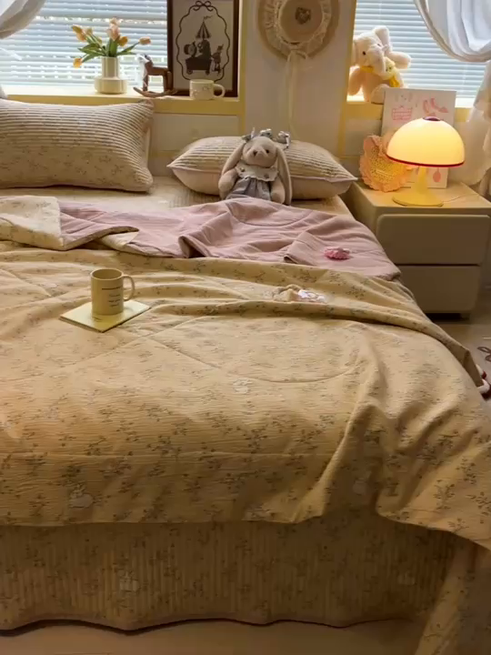 91家纺网 家纺一手货源 找家纺 乐逸家纺  2026新款A类云感双层纱夏被床盖四件套 小兔密语