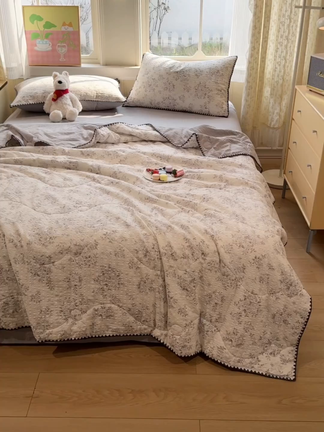 91家纺网 家纺一手货源 找家纺 慕澄家纺 2026新款泡芙棉贝壳边印花夏被四件套 夏被-奶雾玫瑰