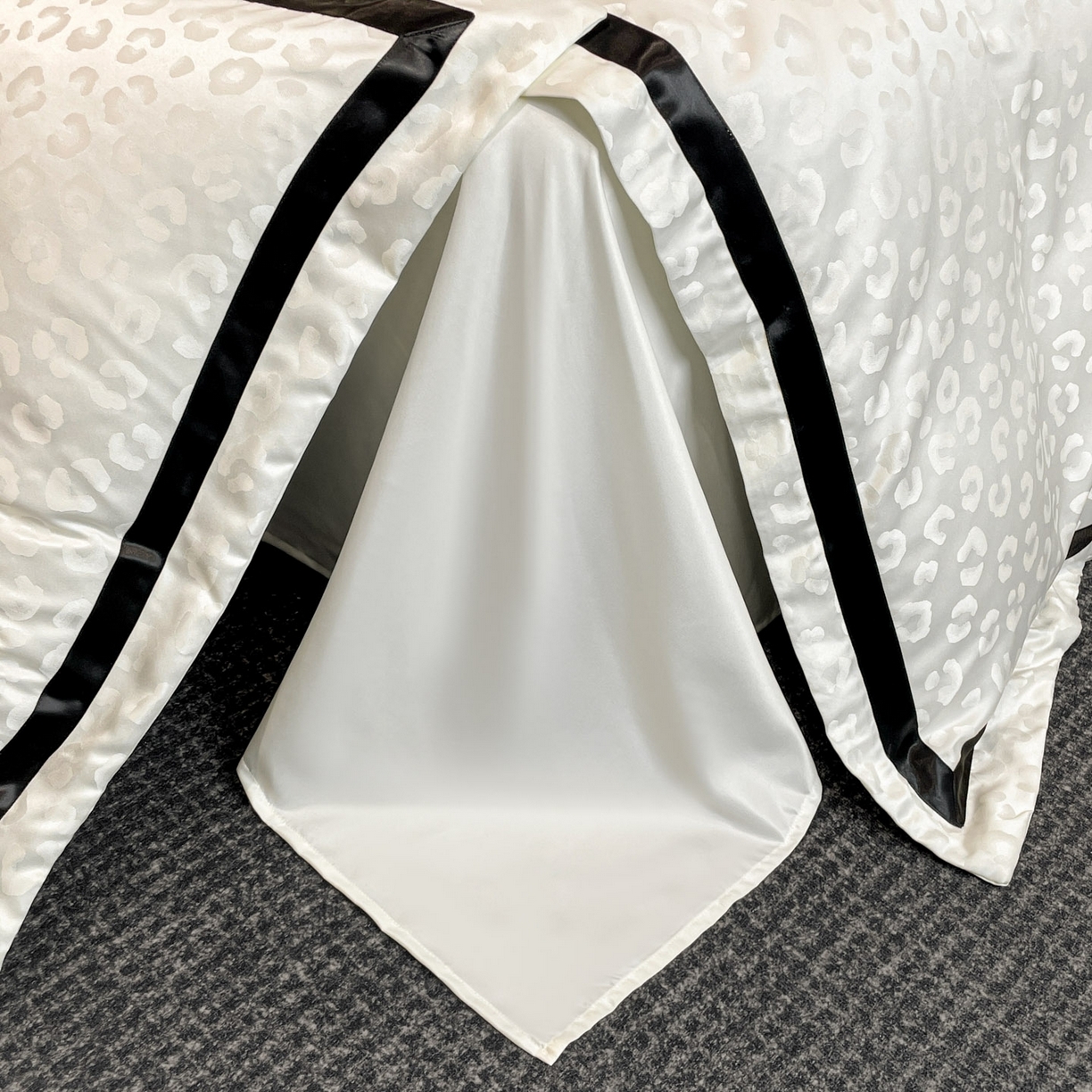 91家纺网 家纺一手货源 找家纺 （总）宇航家纺 2026春夏新款轻奢天丝提花宽边水洗真丝四件套—禧豹系列