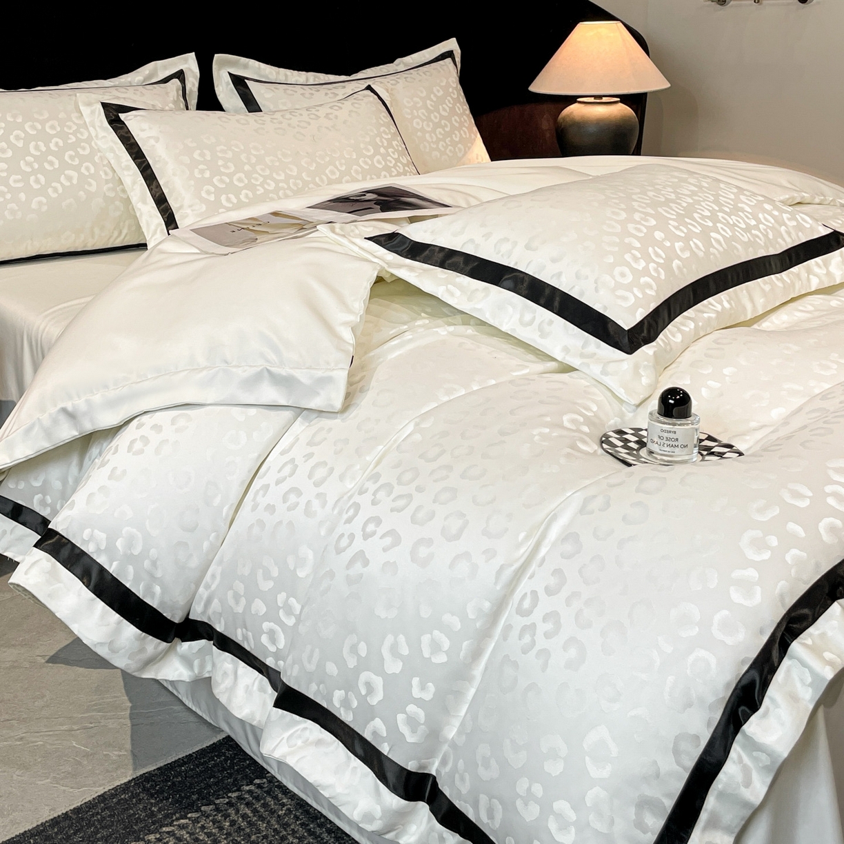 91家纺网 家纺一手货源 找家纺 （总）宇航家纺 2026春夏新款轻奢天丝提花宽边水洗真丝四件套—禧豹系列