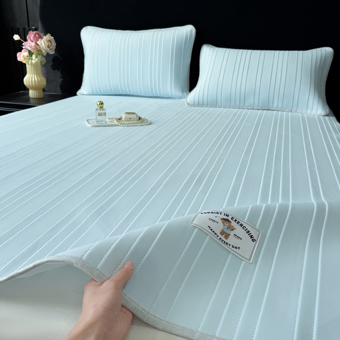 91家纺网 家纺一手货源 找家纺 麋兔 2026新款纯色朵朵小熊冰蚕丝软席 浅兰