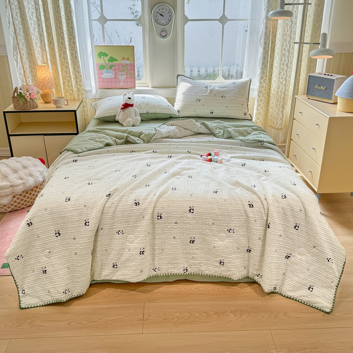 91家纺网 家纺一手货源 找家纺 慕澄家纺 2026新款泡芙棉贝壳边印花夏被四件套 夏被-青条熊猫梦