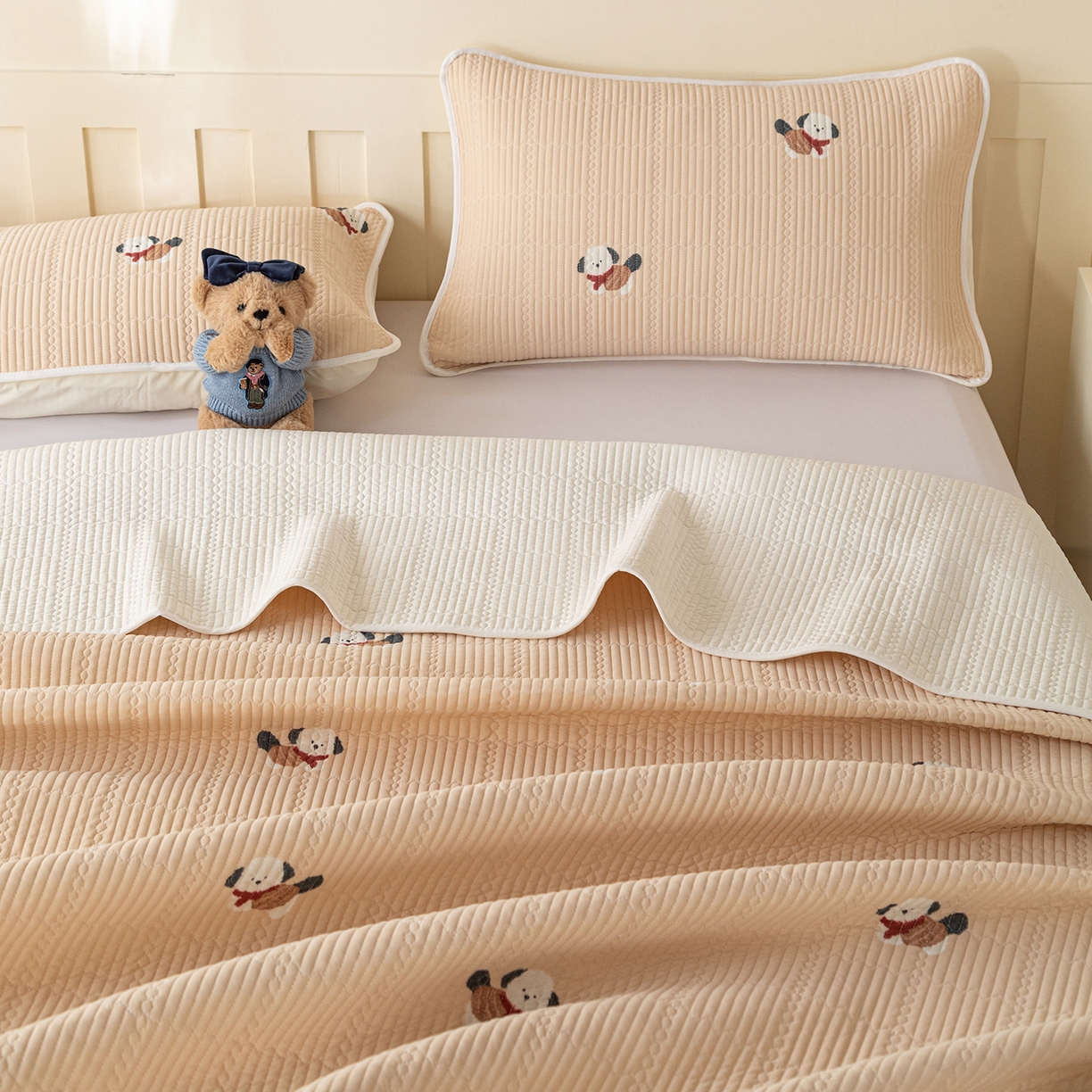 91家纺网 家纺一手货源 找家纺 源舜家纺 2026新款锦氨印花凉感床盖三件套 欢乐狗狗