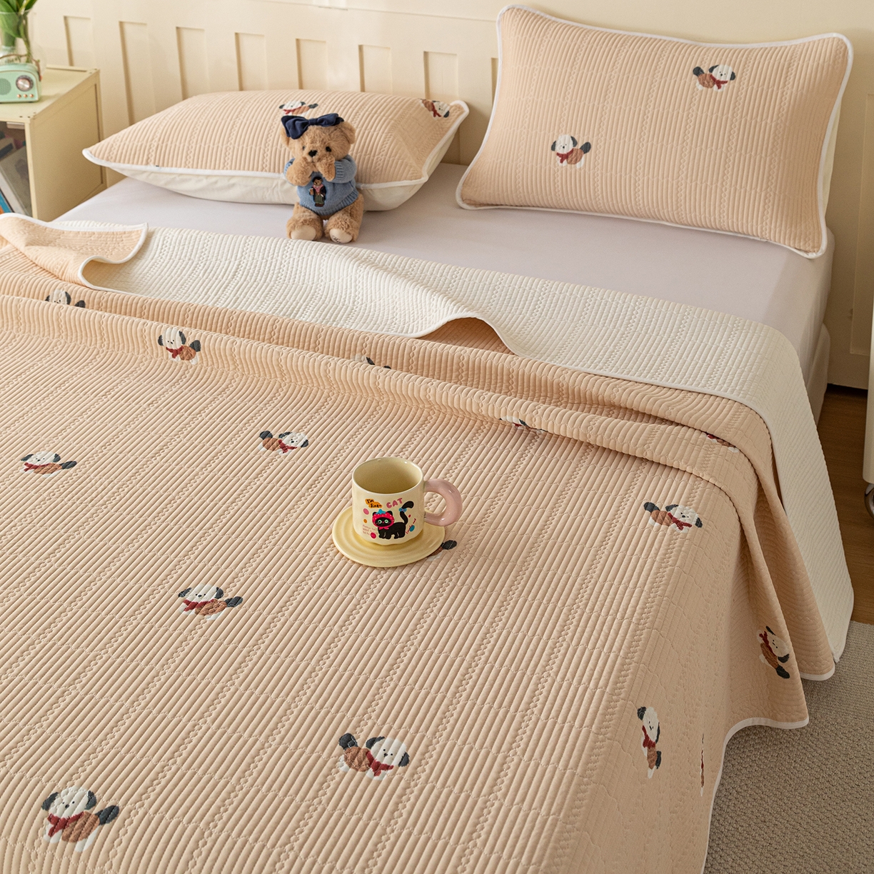 91家纺网 家纺一手货源 找家纺 源舜家纺 2026新款锦氨印花凉感床盖三件套 欢乐狗狗