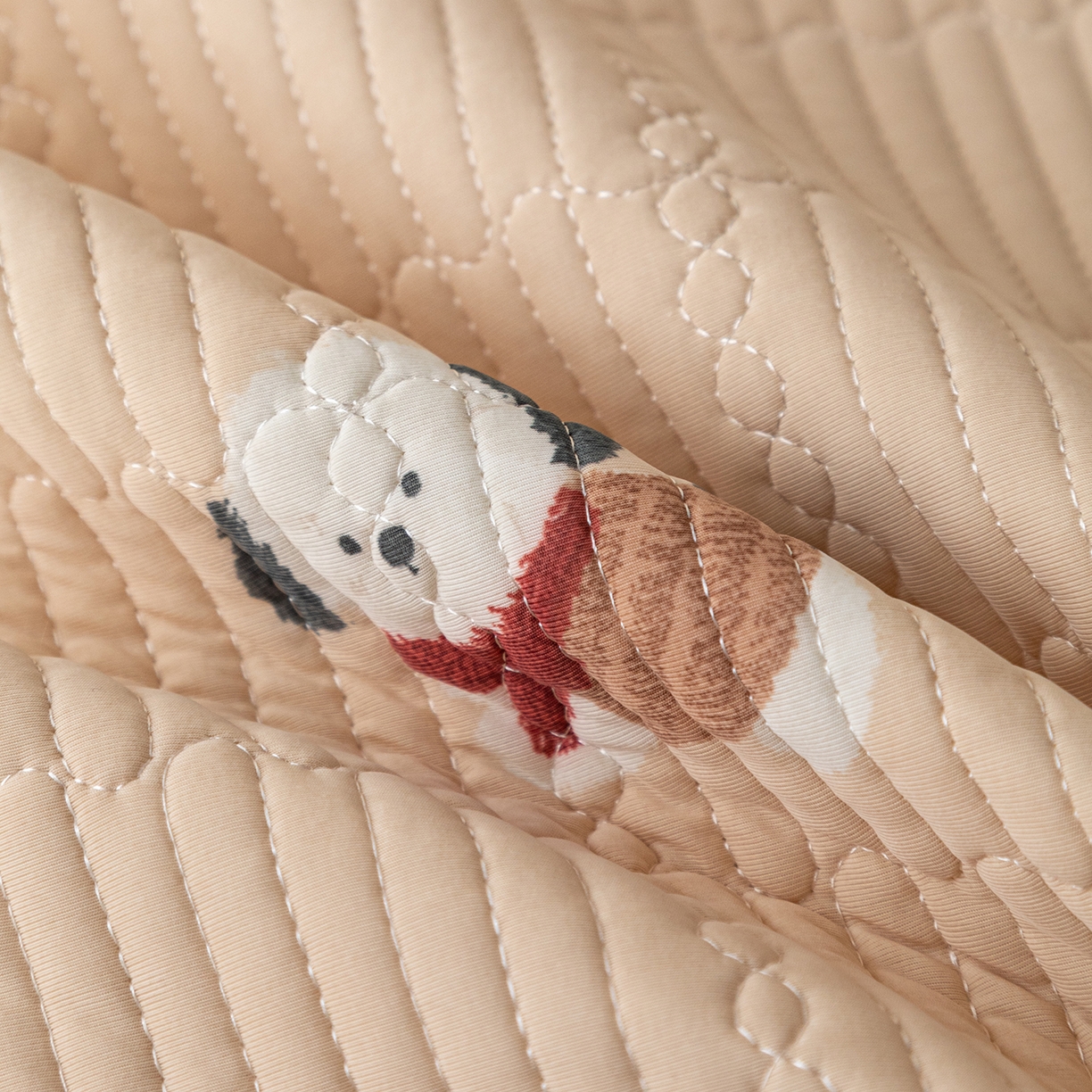 91家纺网 家纺一手货源 找家纺 源舜家纺 2026新款锦氨印花凉感床盖三件套 欢乐狗狗