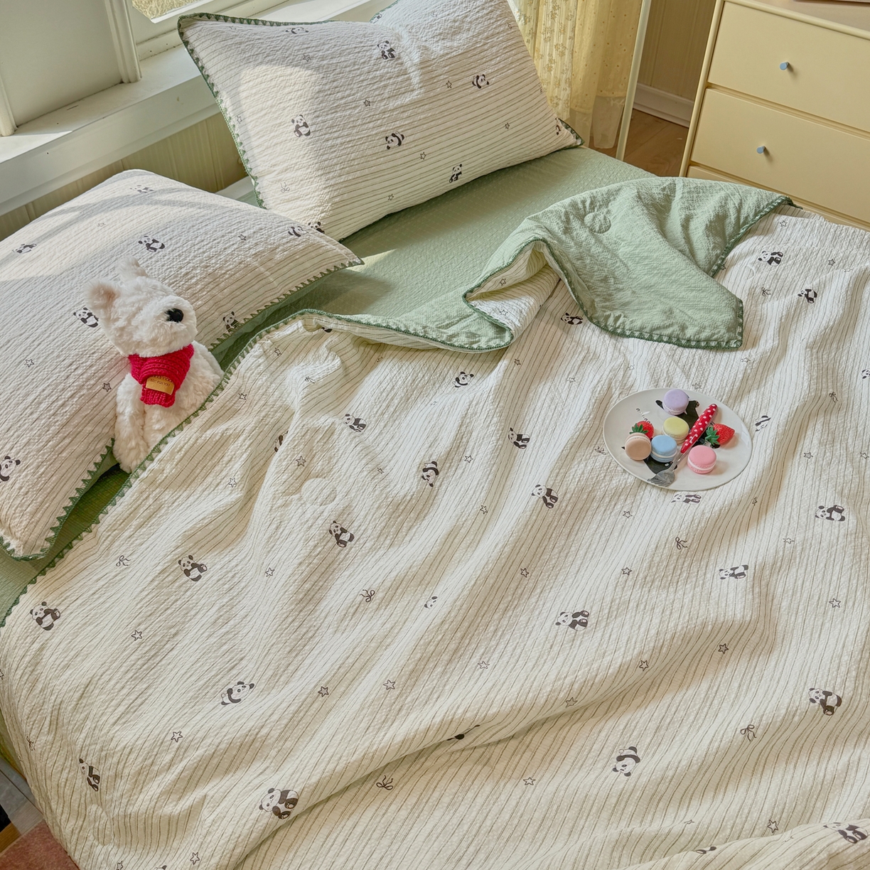 91家纺网 家纺一手货源 找家纺 慕澄家纺 2026新款泡芙棉贝壳边印花夏被四件套 夏被-青条熊猫梦