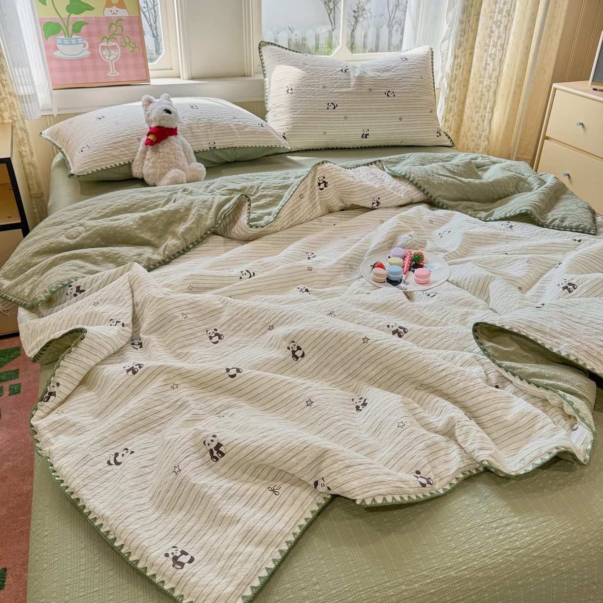 91家纺网 家纺一手货源 找家纺 慕澄家纺 2026新款泡芙棉贝壳边印花夏被四件套 夏被-青条熊猫梦