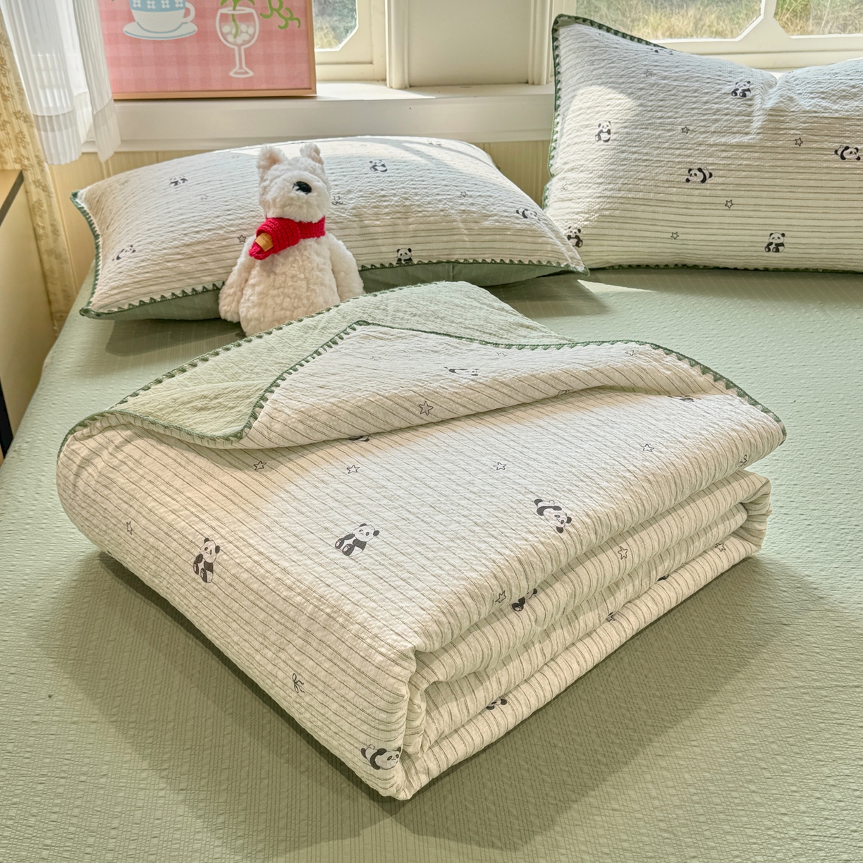 91家纺网 家纺一手货源 找家纺 慕澄家纺 2026新款泡芙棉贝壳边印花夏被四件套 夏被-青条熊猫梦