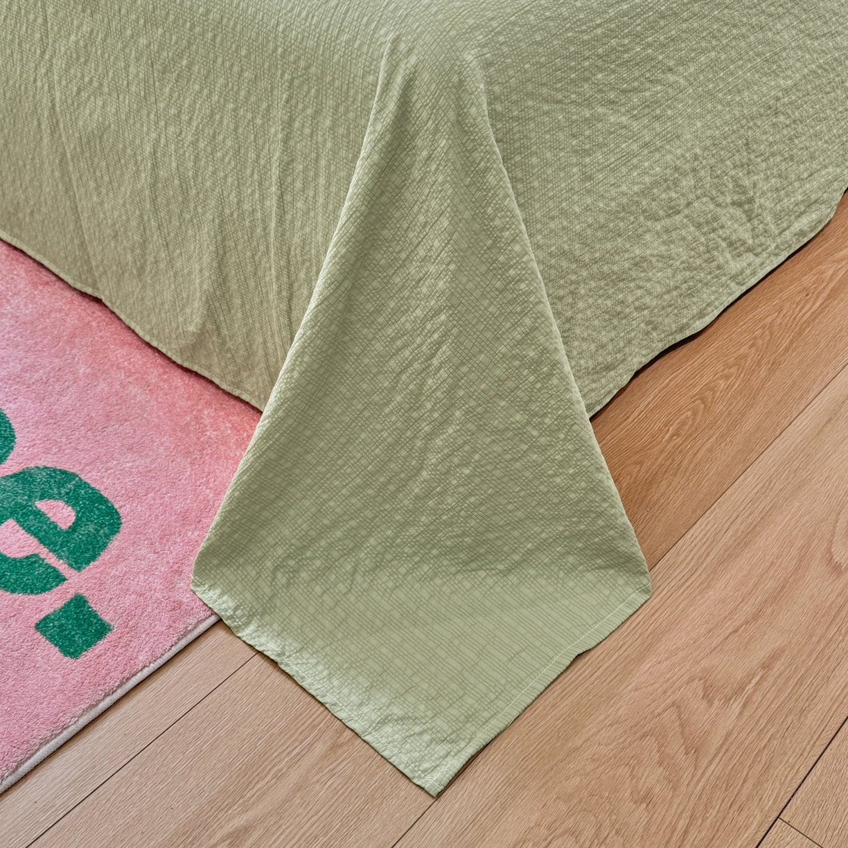 91家纺网 家纺一手货源 找家纺 慕澄家纺 2026新款泡芙棉贝壳边印花夏被四件套 夏被-青条熊猫梦