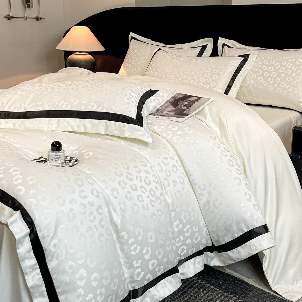 91家纺网 家纺一手货源 找家纺 （总）宇航家纺 2026春夏新款轻奢天丝提花宽边水洗真丝四件套—禧豹系列