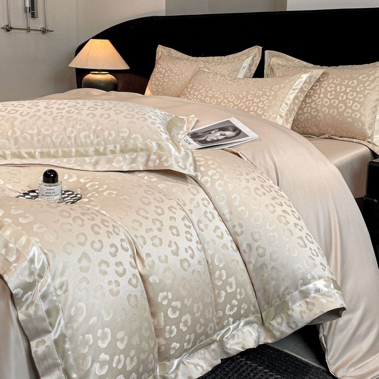 91家纺网 家纺一手货源 找家纺 （总）宇航家纺 2026春夏新款轻奢天丝提花宽边水洗真丝四件套—禧豹系列