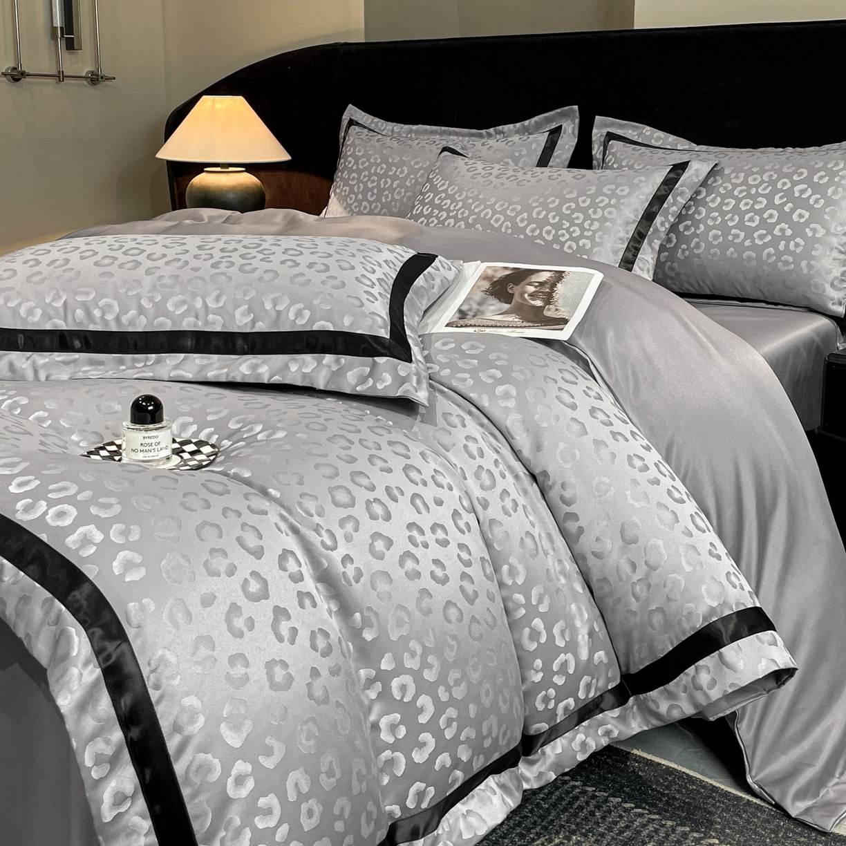 91家纺网 家纺一手货源 找家纺 （总）宇航家纺 2026春夏新款轻奢天丝提花宽边水洗真丝四件套—禧豹系列