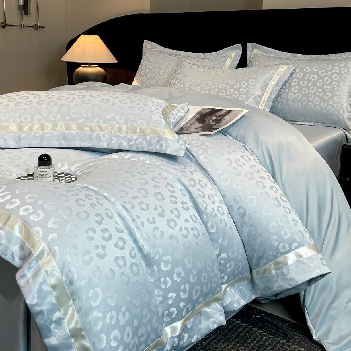 91家纺网 家纺一手货源 找家纺 （总）宇航家纺 2026春夏新款轻奢天丝提花宽边水洗真丝四件套—禧豹系列