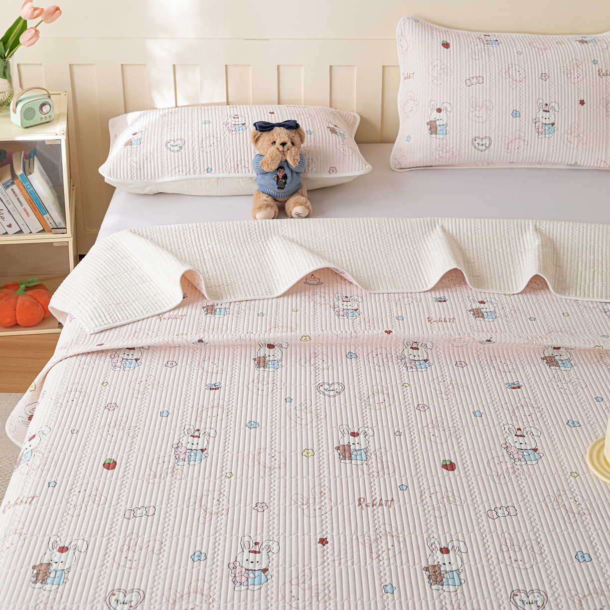 91家纺网 家纺一手货源 找家纺 源舜家纺 2026新款锦氨印花凉感床盖三件套 欢乐兔