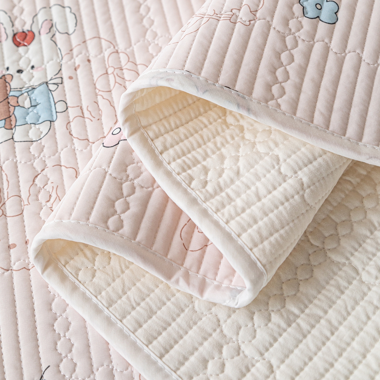 91家纺网 家纺一手货源 找家纺 源舜家纺 2026新款锦氨印花凉感床盖三件套 欢乐兔