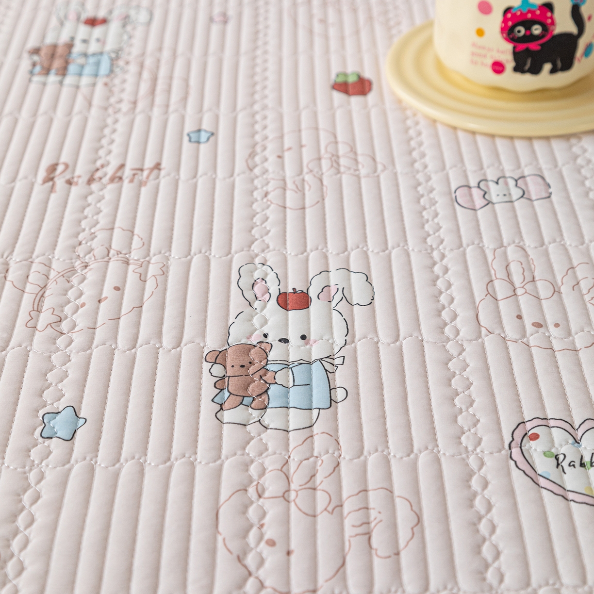 91家纺网 家纺一手货源 找家纺 源舜家纺 2026新款锦氨印花凉感床盖三件套 欢乐兔