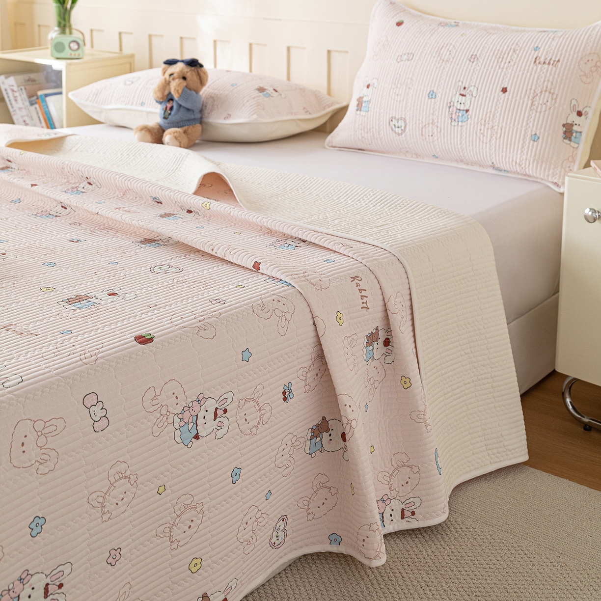 91家纺网 家纺一手货源 找家纺 源舜家纺 2026新款锦氨印花凉感床盖三件套 欢乐兔