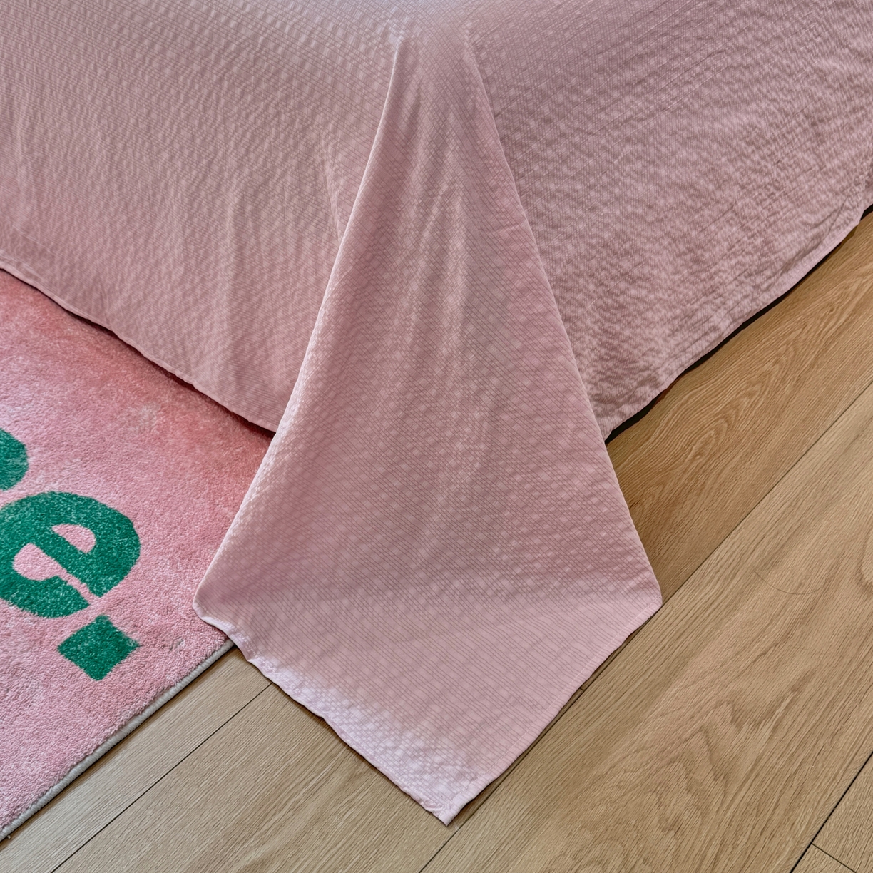 91家纺网 家纺一手货源 找家纺 慕澄家纺 2026新款泡芙棉贝壳边印花夏被四件套 夏被-甜莓小熊园