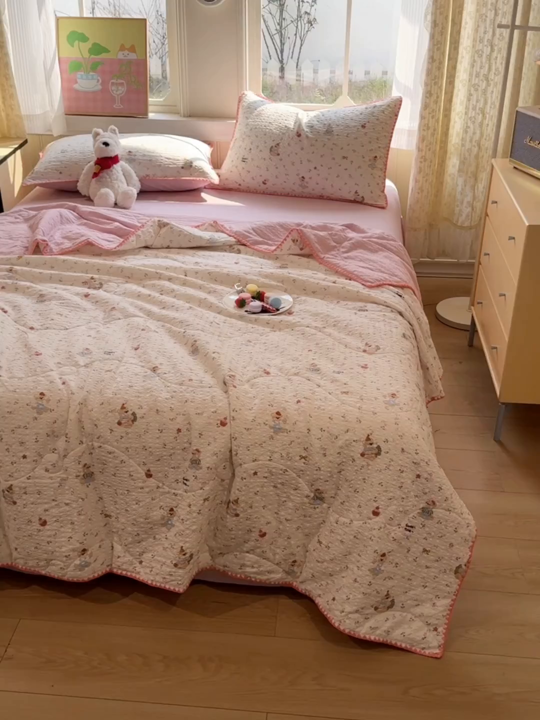 91家纺网 家纺一手货源 找家纺 慕澄家纺 2026新款泡芙棉贝壳边印花夏被四件套 夏被-甜莓小熊园