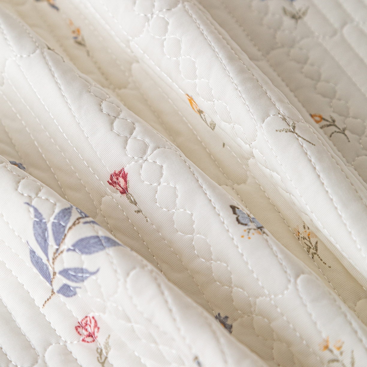 91家纺网 家纺一手货源 找家纺 源舜家纺 2026新款锦氨印花凉感床盖三件套 梦境